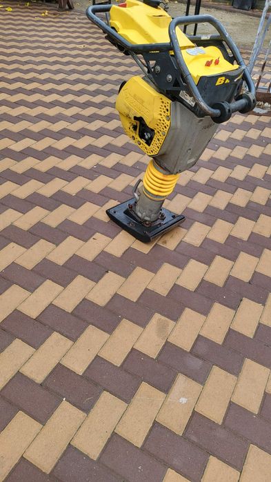 Mai compactor profesional Bomag BT 60