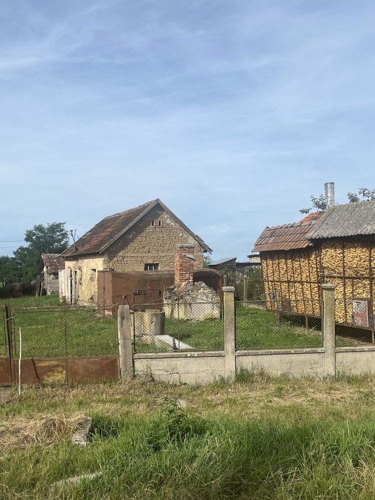 Teren cu casa de vanzare