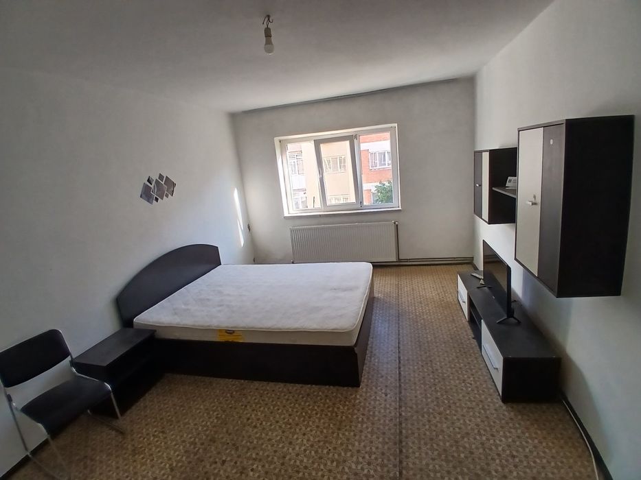 Închiriez apartament cu 2 camere 1 Mai
