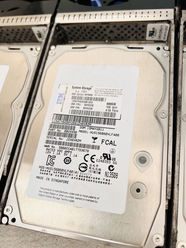 HDD stocare IBM 600GB/300GB,15000 rpm,4GB fibre + unitate stocare IBM