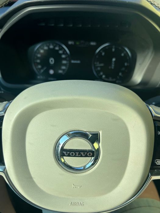 Vând Volvo xc90 impecabil