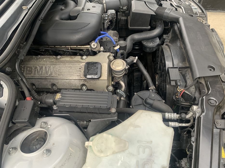 Vind BMV seria 3 in 2 portiere km putini stare foarte buna mai multe d