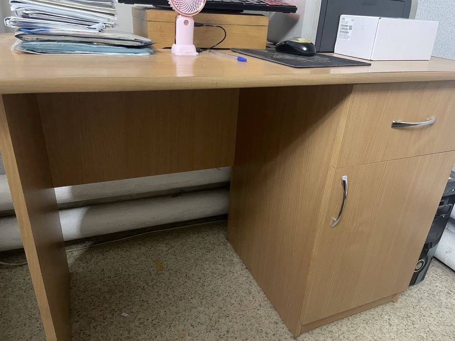 Продам стол письменный