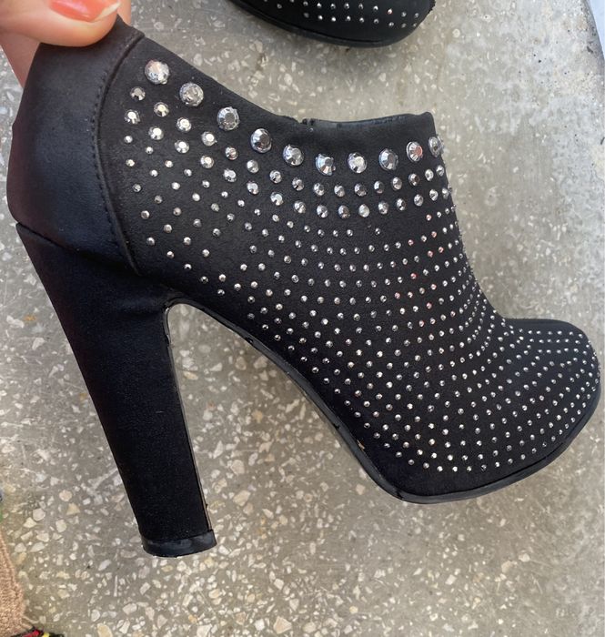 Botine negre cu strasuri