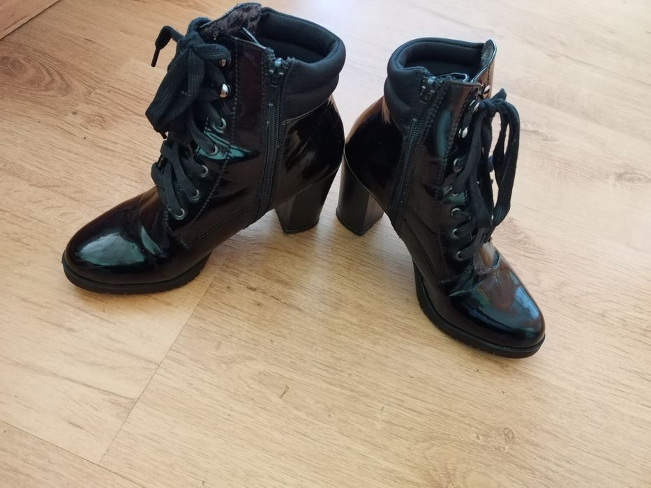 Лачени боти с ток