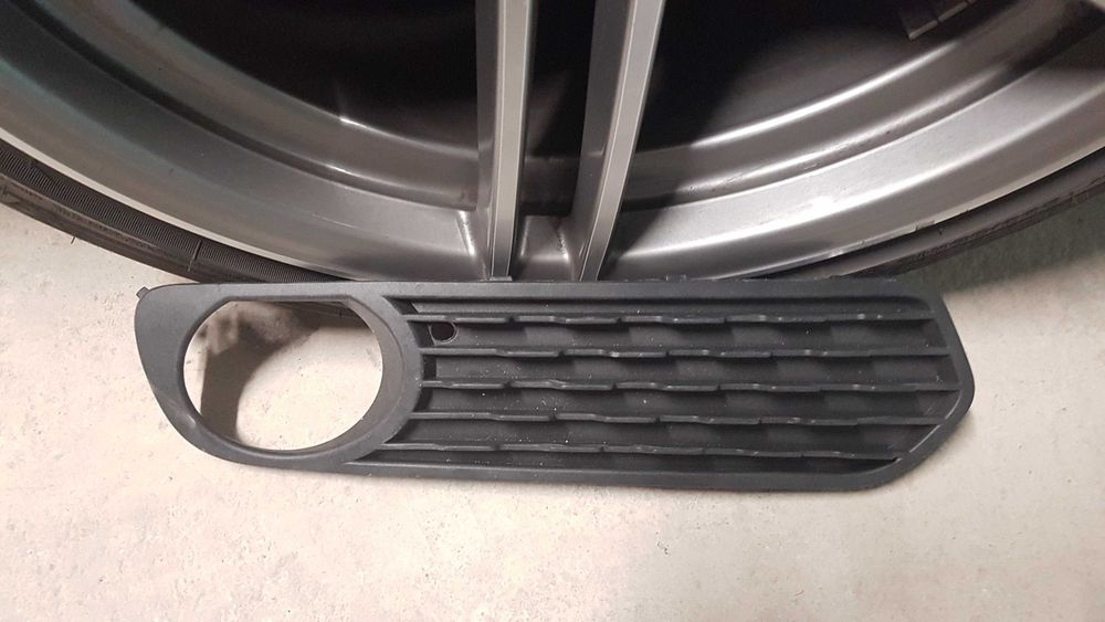 дясна решетка халоген bmw f20 f21  нова оригинална