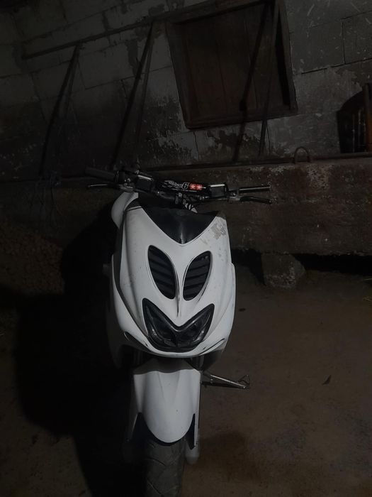 Vând scuter Yamaha aerox