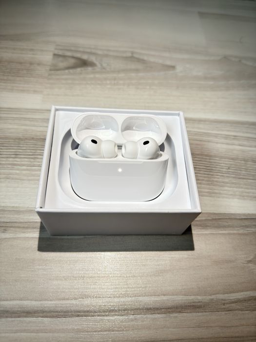 Airpods pro 3.