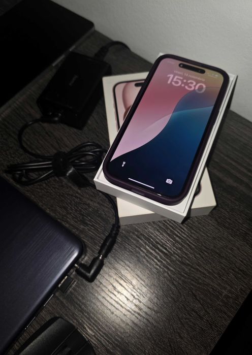 Vand iphone 15 pink-128 GB