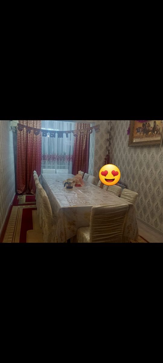 Продам 2 стола с 16 стулями