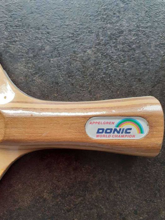 Vând paletă pentru tenis de masă marca Donic