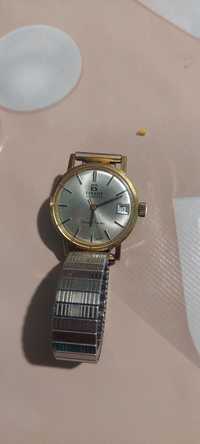 Продавам стар часовник Тисот сеастар