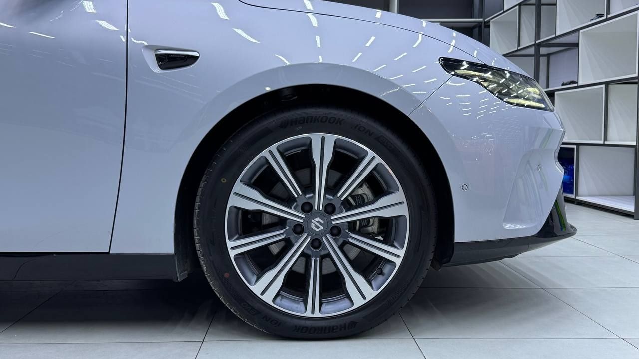 LeapMotor C01 Smart. Hybrid full.