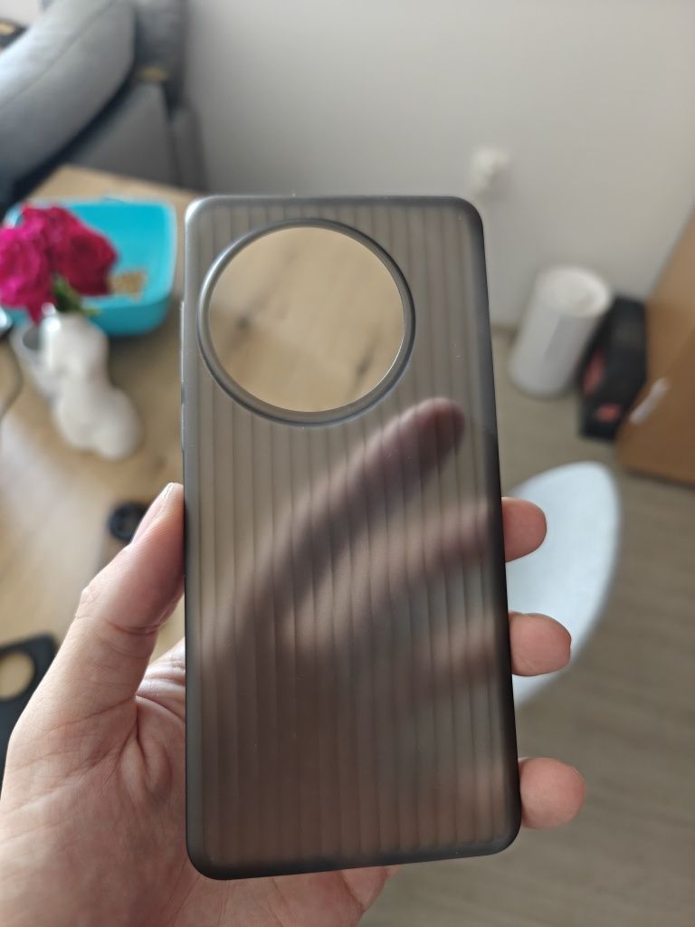 OnePlus 13 black 12 / 256 GB - 1400лв.