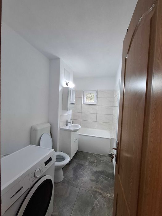 Inchiriez apartament