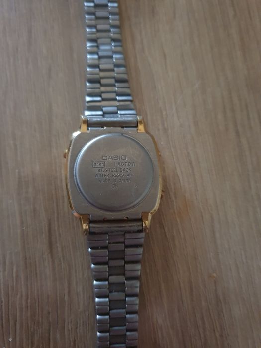 Ceas casio mic din metal auriu