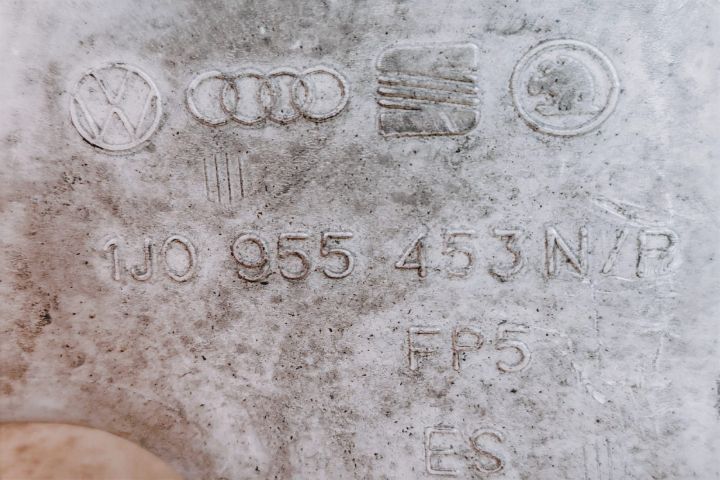 Vas spalator cu motoras 1J0955453N/P Volkswagen VW Golf a 4-a generat