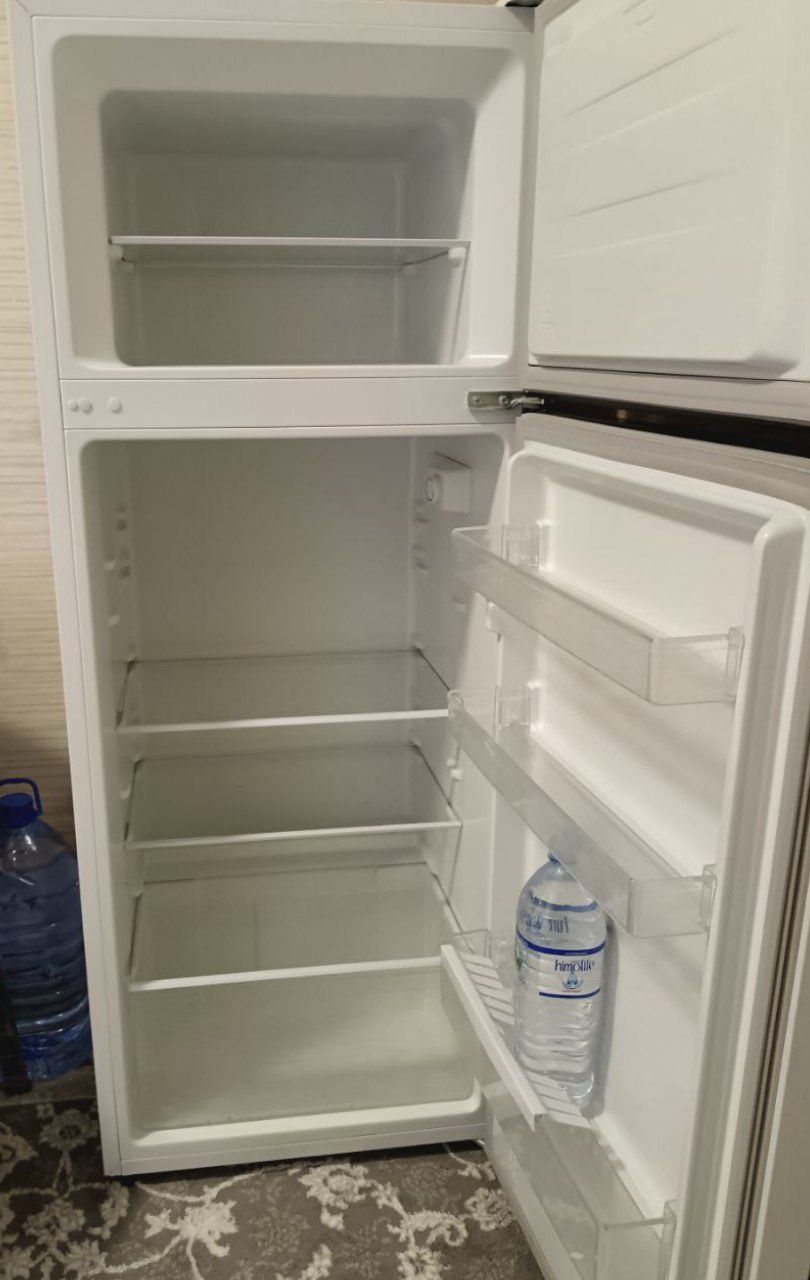 Продается холодильник (Roison)