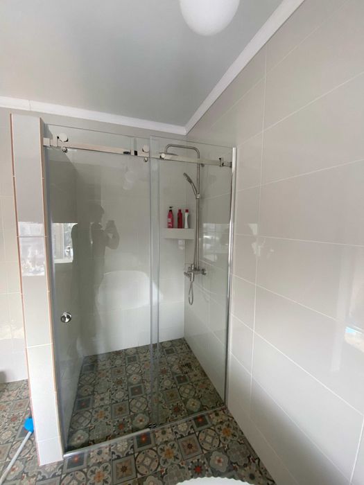 Изготовление душевых кабин и перегородок из стекла