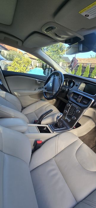 VOLVO V40 D2 - din 2014,  1,6 diesel - EXTRA FULL OPTIONS