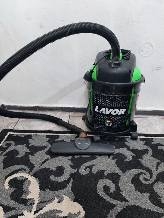 Vând aspirator Lavoro second-hand