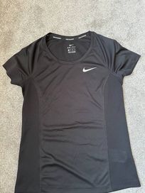 Черна тениска Nike