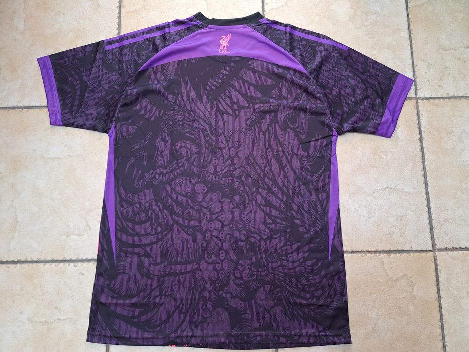 Неонова футболна фланелка на Ливърпул нов модел !!!