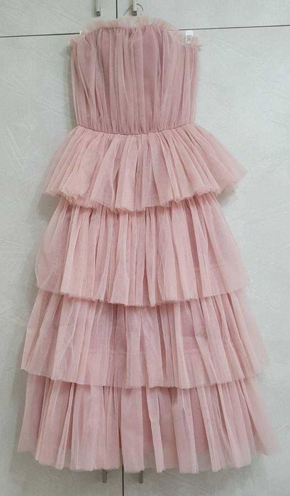 Продам дизайнерское красивое платье (одевала всего лишь один раз).