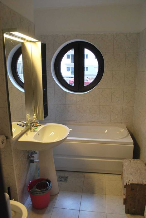 Închiriez garsoniera