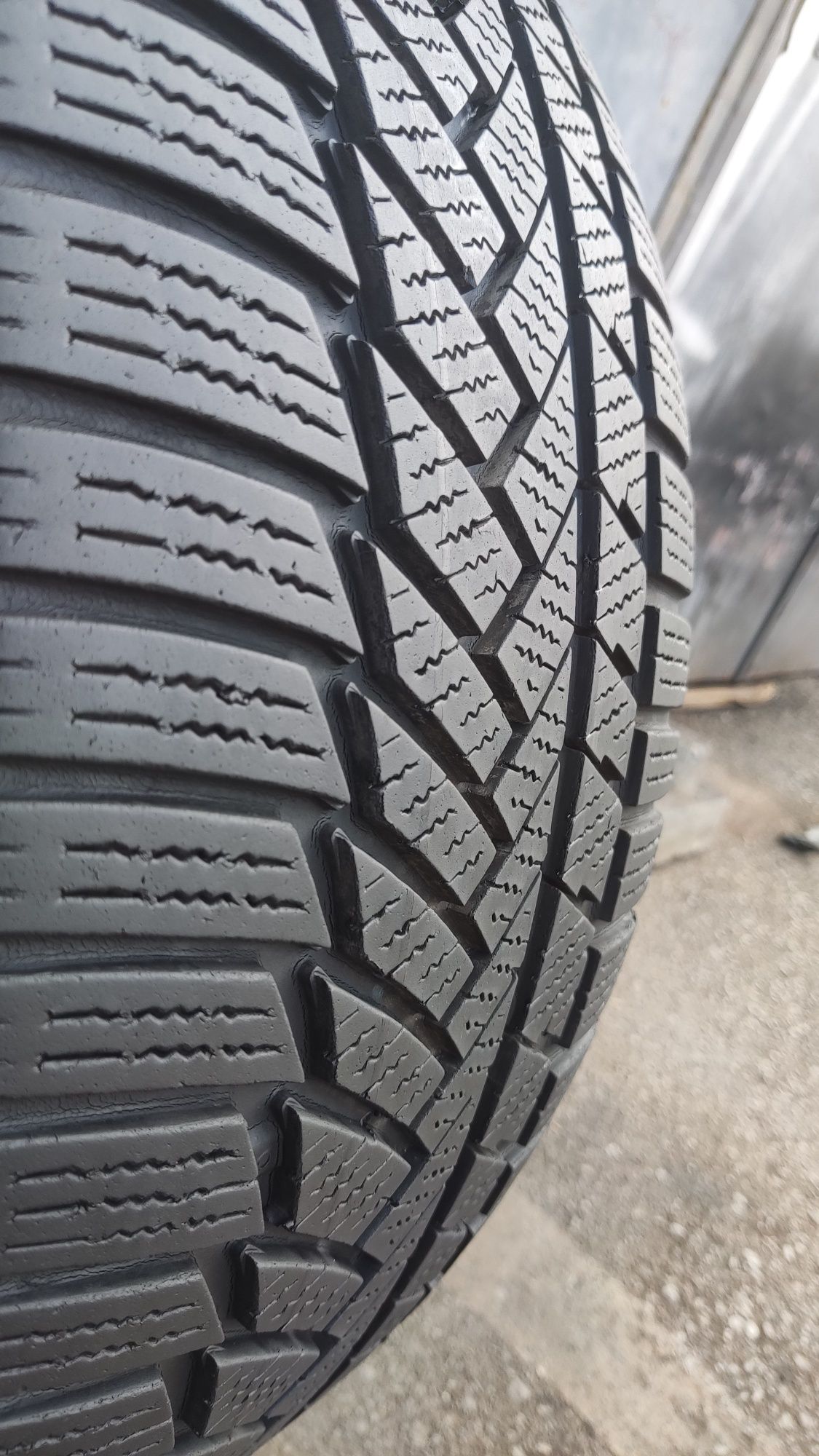 2бр. зимни гуми 245/40/18 Continental TS850P, XL 
dot22
7.2mm
Добро съ