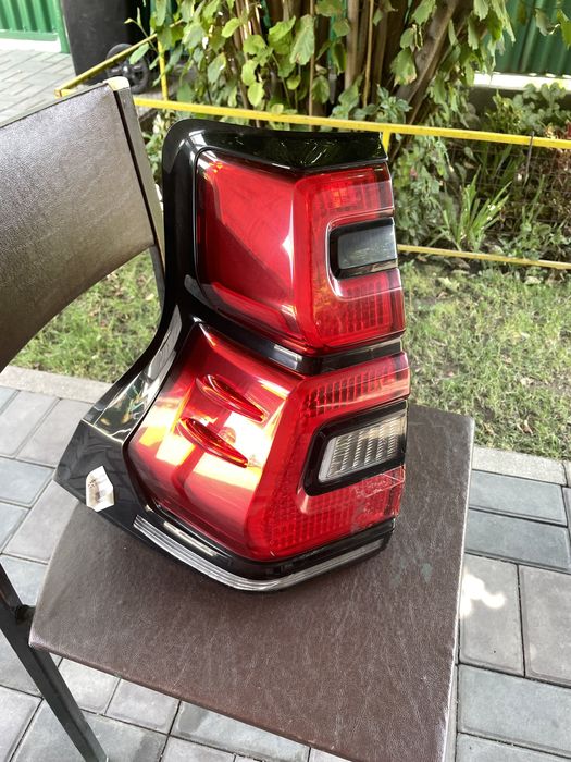 Задний левый плафон Прадо 150 , 2018г и новее