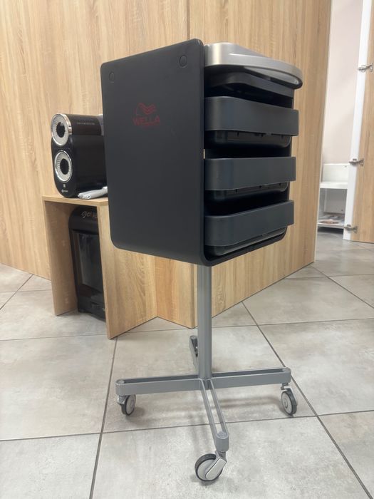 Фризьорска количка Wella