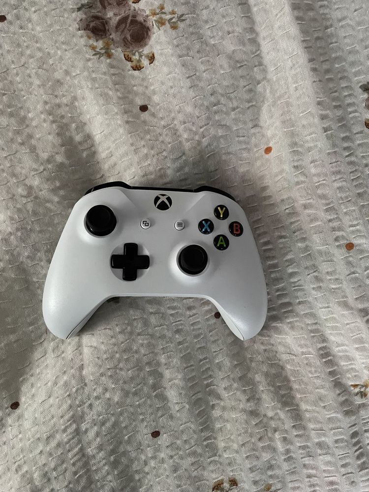 Vând Xbox One S