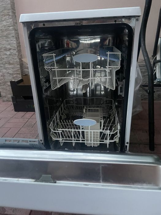 Съдомиялна Indesit