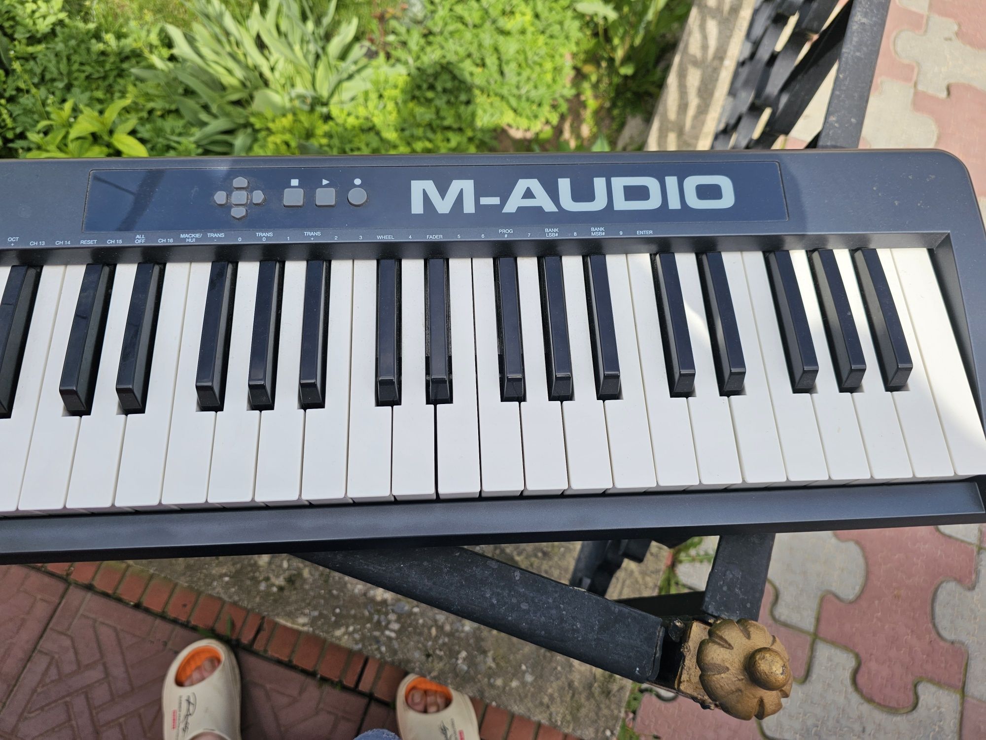 M- audio keystation 61. Миди клавиатура.