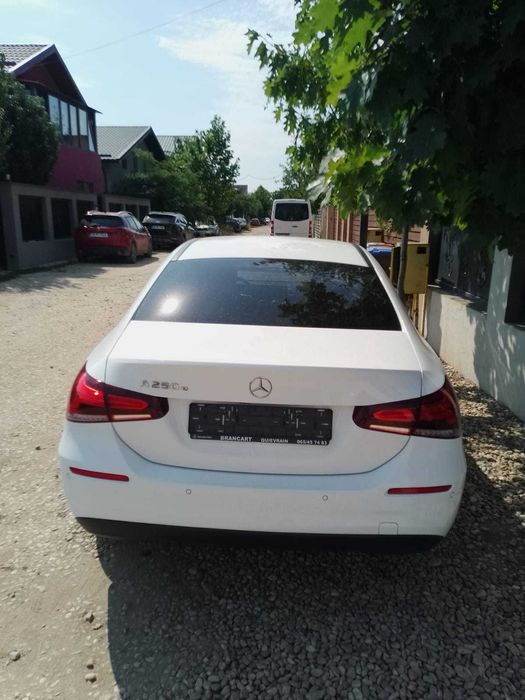 Vând Mercedes A 250e Plug-in Hybrid– 160 CP – Automată – Impecabilă!