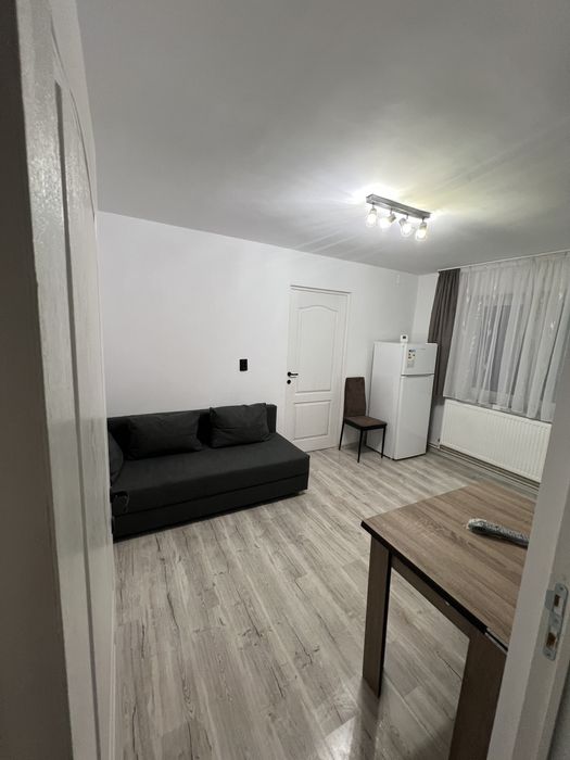 Apartament de închiriat 2 camere - Strada Minerilor, Bl. 9, etaj 2