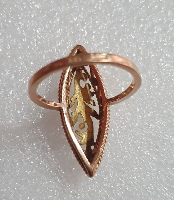 Кольцо       золотое.