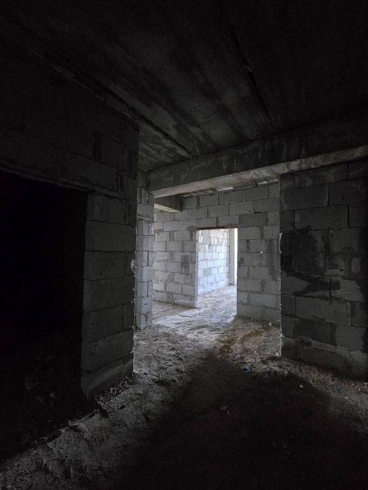 Продаётся квартира коробка 94кв,ориентир ул Мирзо Улугбек