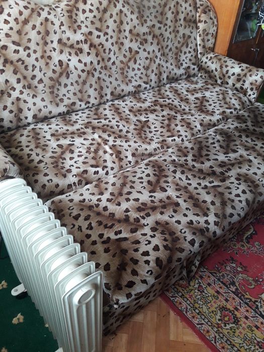 Продам мебель диван и два кресло и шифоньерр