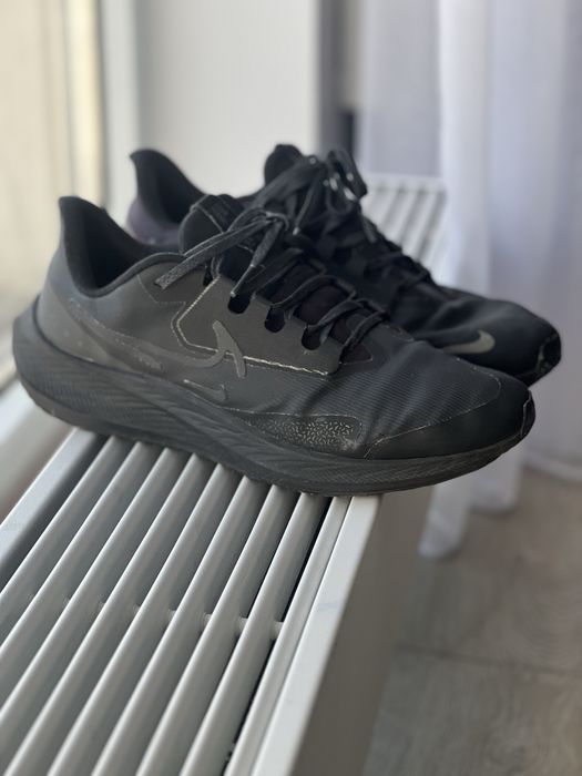 Кроссовки NIKE