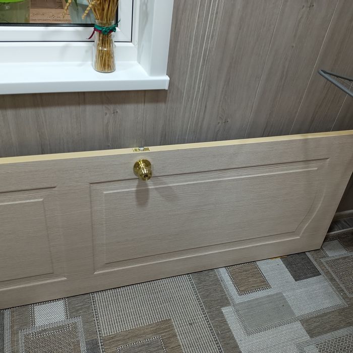 Продам межкомнатную дверь высота 201. Ширина 71см