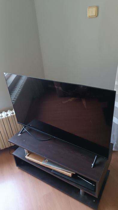 Телевизор NEI 43NE6901 4K Ultra HD Android TV – пукнат екран (за части