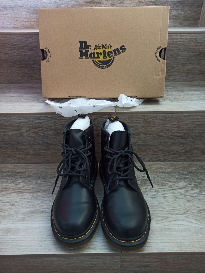 Унисекс черни кожени обувки Dr. Martens 101 YS