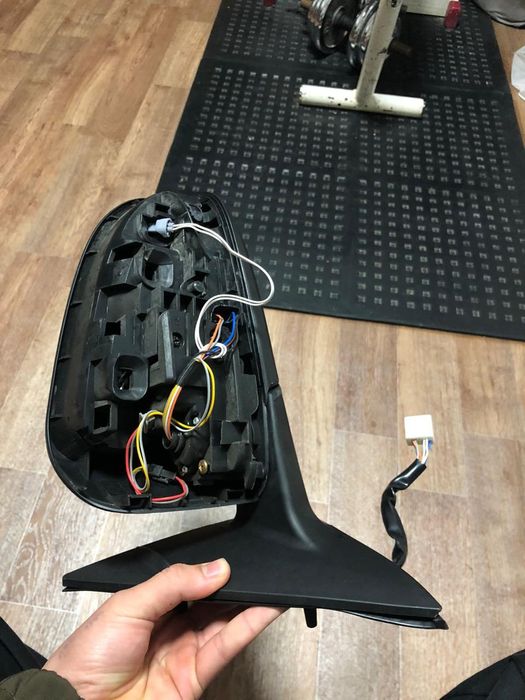 Продам левое зеркало на камри 55