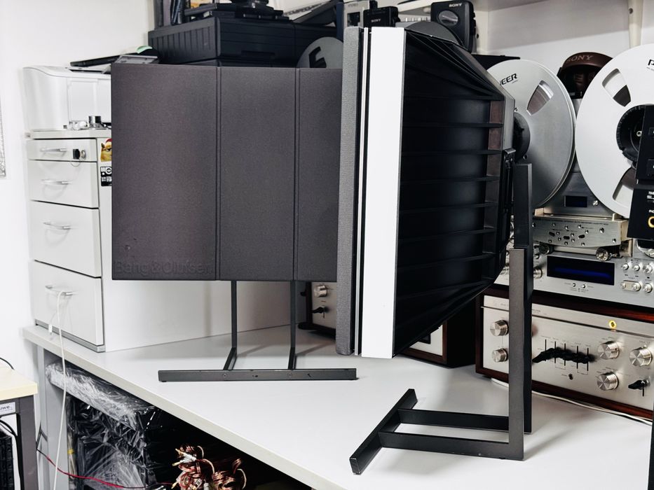 Boxe de fidelitate Bang of Olufsen RL60.2, cu stative, sunet deosebit