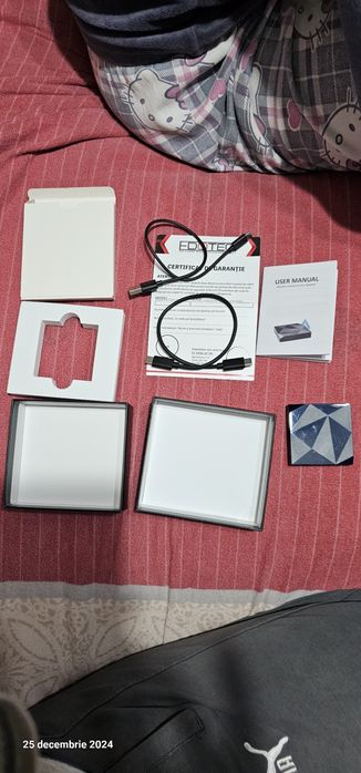 Adaptor mini cu Android te scapa de fire facand conexiunea wirelless