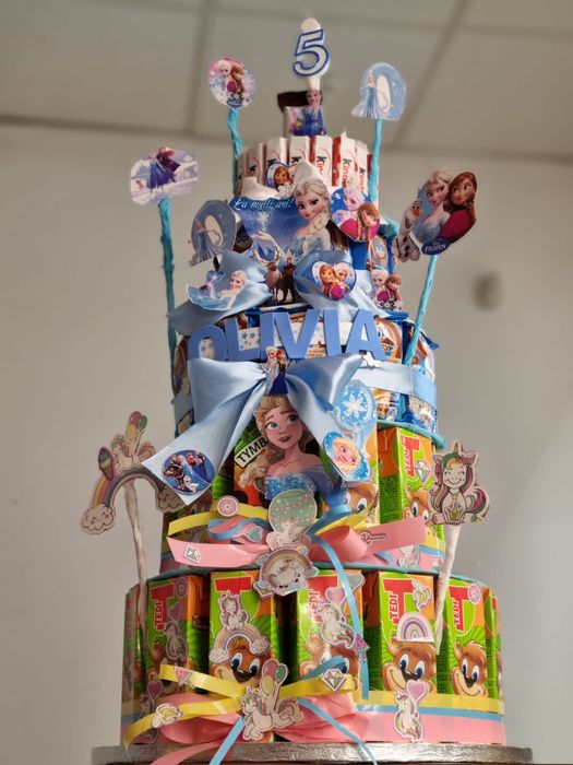 Torturi din dulciuri impachetate