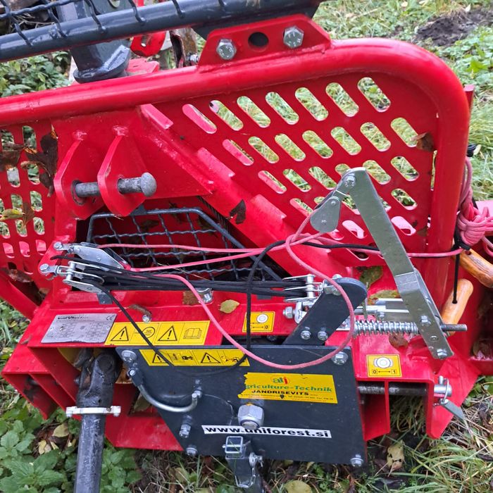 Troliu forestier pe tiranti uniforest si despicator lemne Posch trifaz