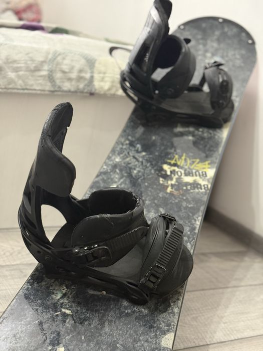 Продам сноуборд Burton с креплениями в отличном состоянии